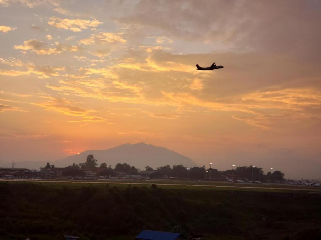 Kathmandu Airport View Hotel And Lodge Catmandu Exterior foto